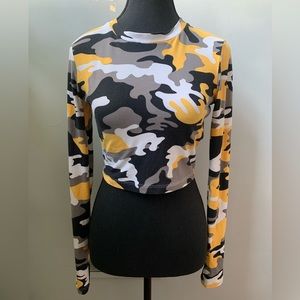 Sommer Ray long sleeves crop top